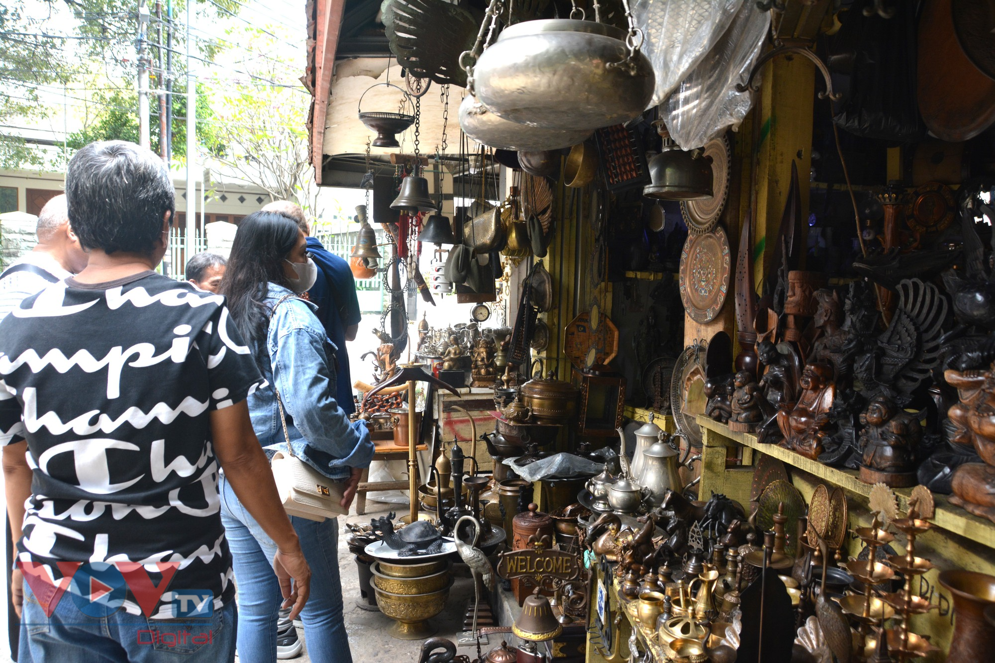 Khám phá khu chợ đồ cổ ở Jakarta - Ảnh 20.