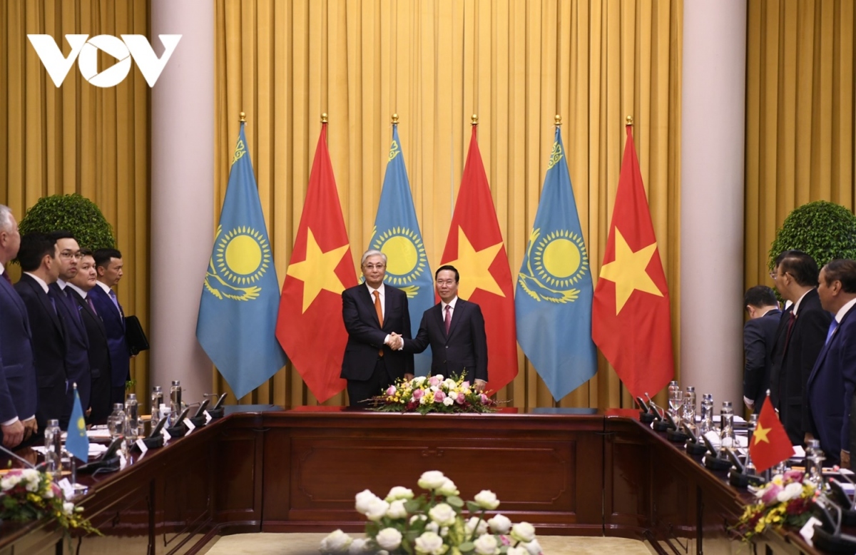 Chủ tịch nước Võ Văn Thưởng chủ trì lễ đón trọng thể Tổng thống Kazakhstan - Ảnh 1.