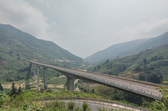 Vận hành thử cầu cạn cao nhất Việt Nam nối cao tốc Nội Bài – Lào Cai với Sa Pa - Ảnh 1.