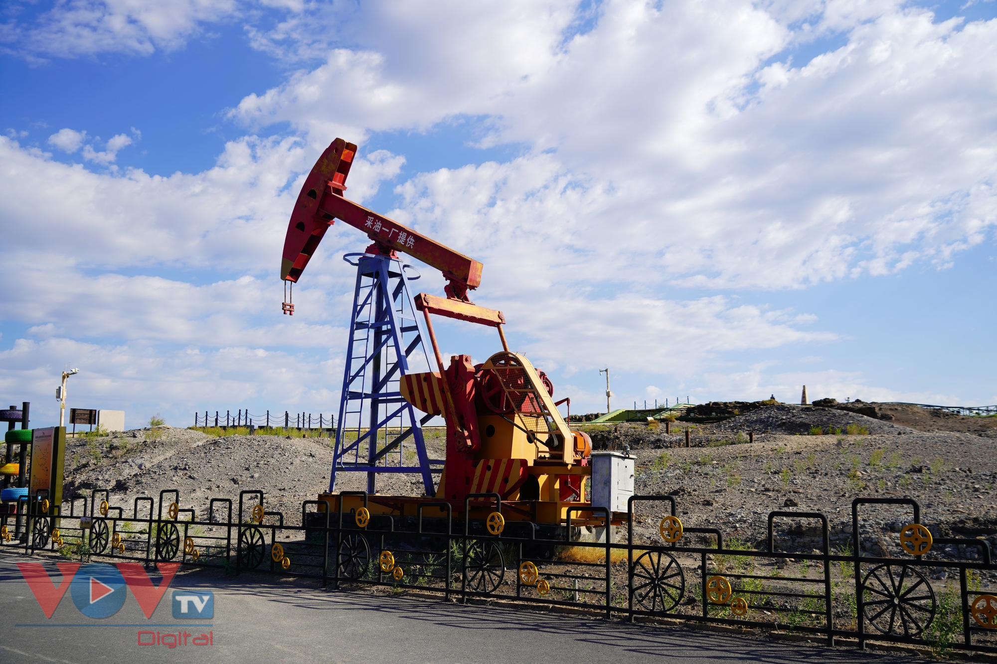 Karamay – thành phố duy nhất trên thế giới lấy dầu mỏ làm tên ở Trung Quốc - Ảnh 3.
