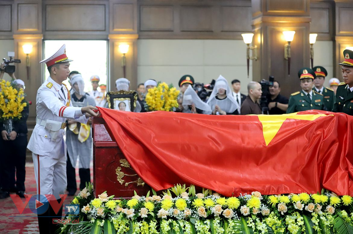 Lãnh đạo Đảng, Nhà nước viếng Phó Thủ tướng Lê Văn Thành tại Hải Phòng - Ảnh 3.