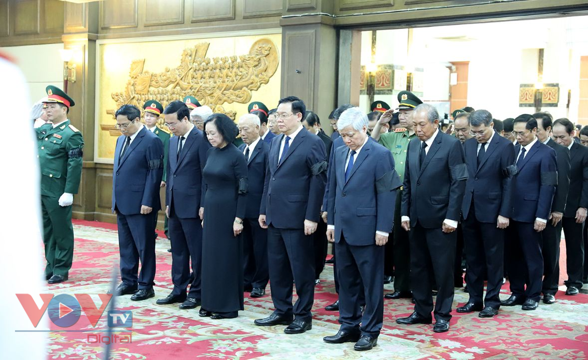 Lãnh đạo Đảng, Nhà nước viếng Phó Thủ tướng Lê Văn Thành tại Hải Phòng - Ảnh 4.