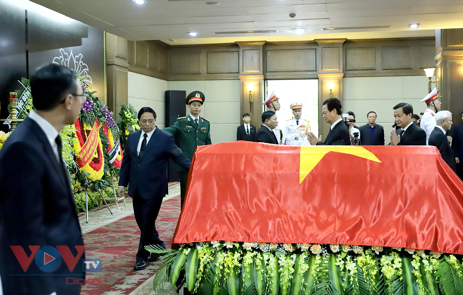Lãnh đạo Đảng, Nhà nước viếng Phó Thủ tướng Lê Văn Thành tại Hải Phòng - Ảnh 8.