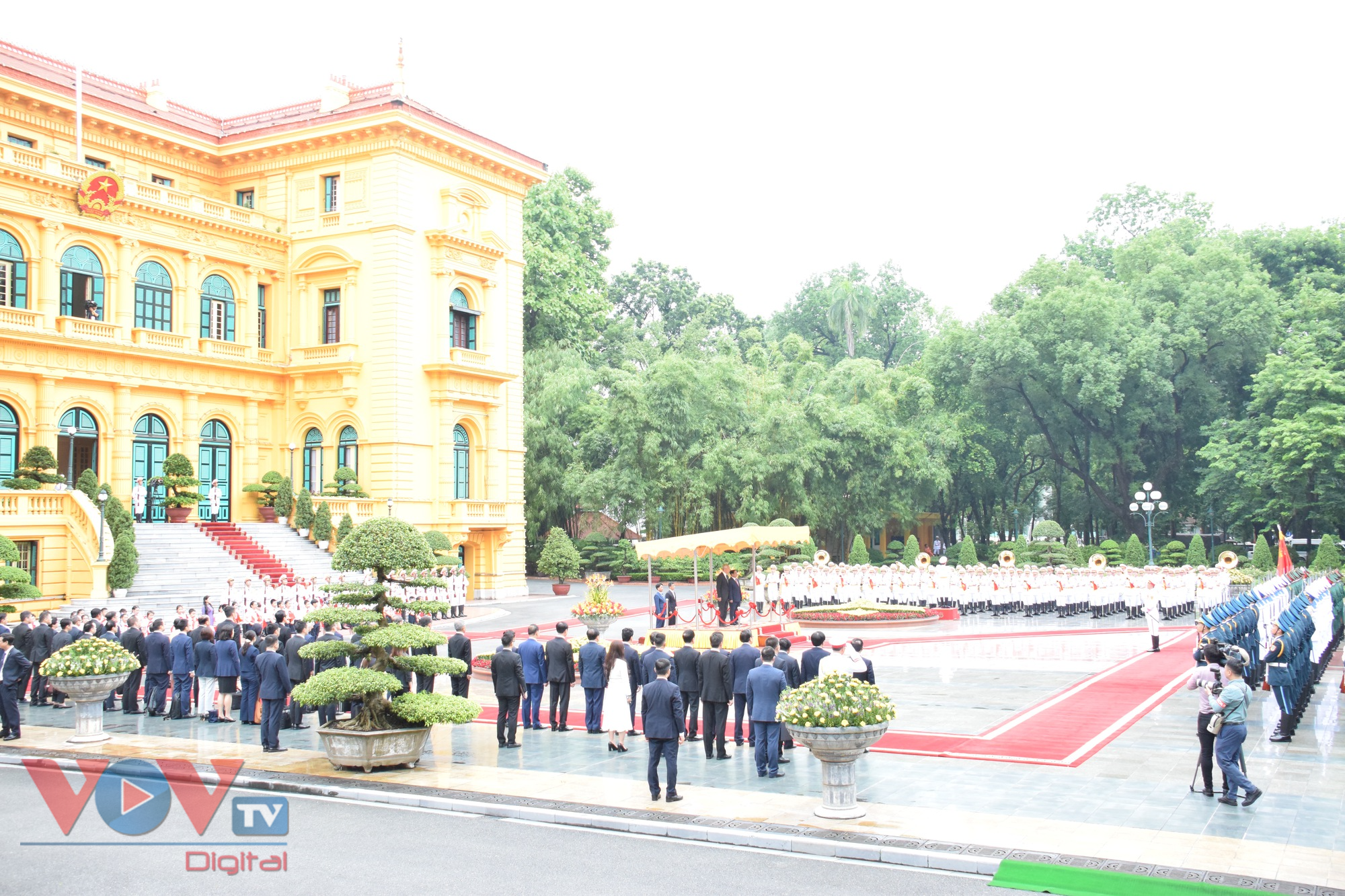 Thủ tướng Phạm Minh Chính chủ trì lễ đón và hội đàm với Thủ tướng Thủ tướng Singapore Lý Hiển Long - Ảnh 3.