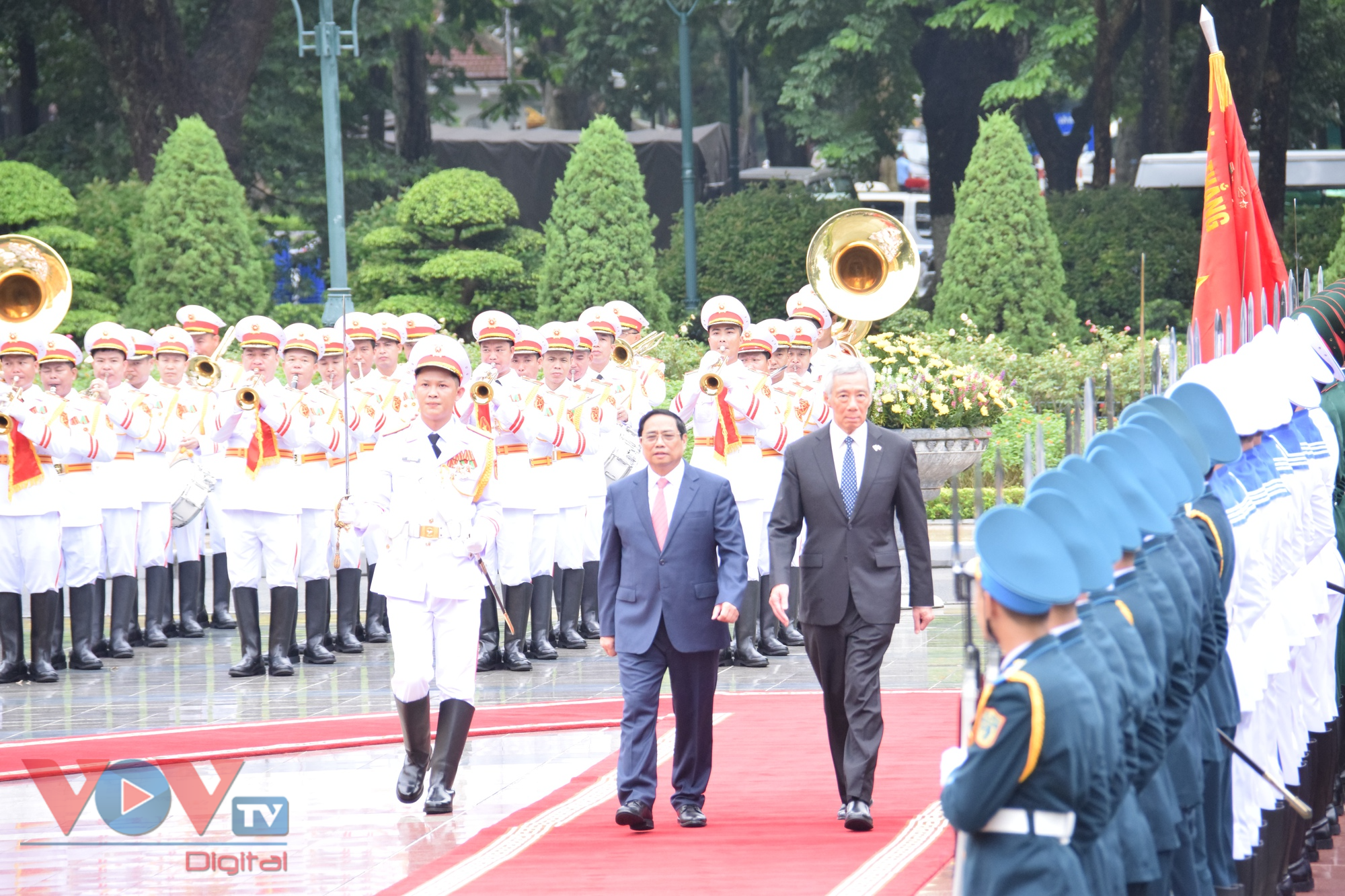 Thủ tướng Phạm Minh Chính chủ trì lễ đón và hội đàm với Thủ tướng Thủ tướng Singapore Lý Hiển Long - Ảnh 4.