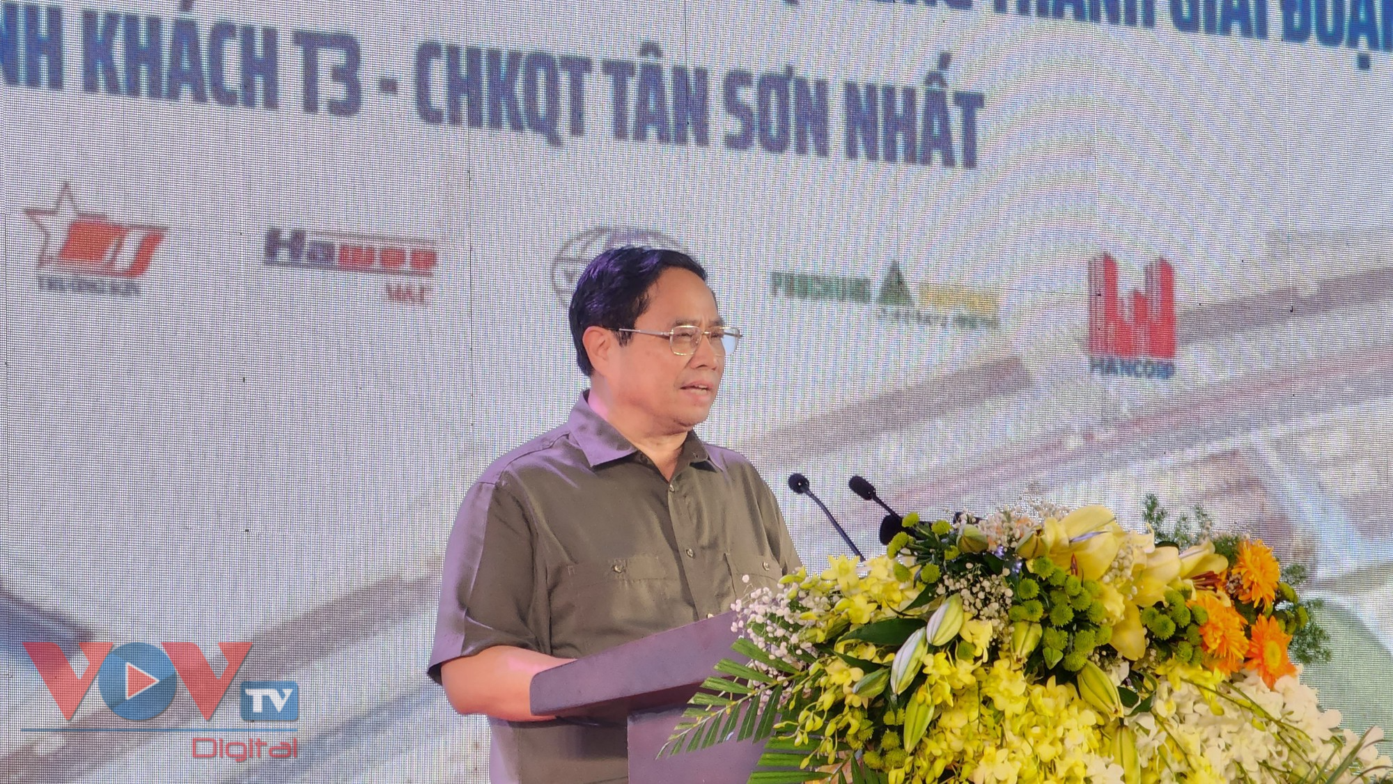 Thủ tướng Phạm Minh Chính dự lễ khởi công Cảng hàng không quốc tế Long Thành và Nhà ga T3 Cảng hàng không quốc tế Tân Sơn Nhất  - Ảnh 2.