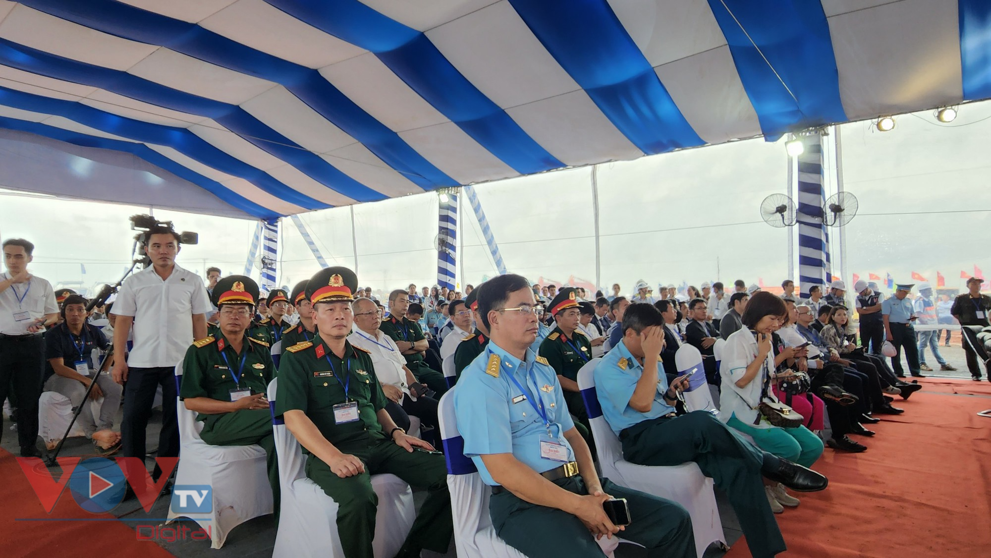 Thủ tướng Phạm Minh Chính dự lễ khởi công Cảng hàng không quốc tế Long Thành và Nhà ga T3 Cảng hàng không quốc tế Tân Sơn Nhất  - Ảnh 3.