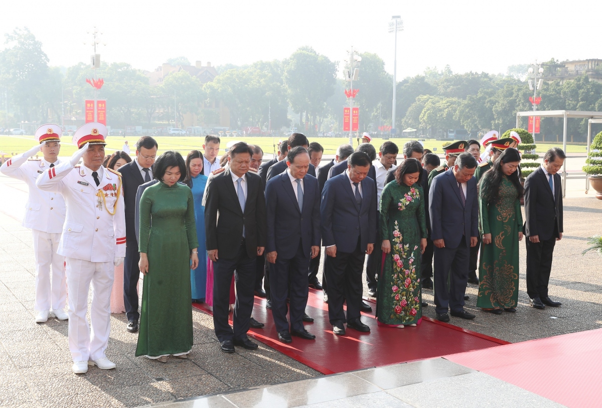 Lãnh đạo Đảng, Nhà nước vào Lăng viếng Chủ tịch Hồ Chí Minh - Ảnh 6.
