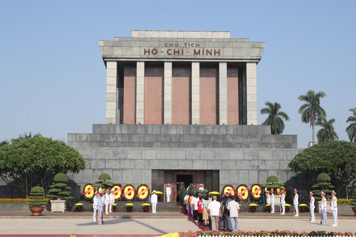 Lãnh đạo Đảng, Nhà nước vào Lăng viếng Chủ tịch Hồ Chí Minh - Ảnh 7.