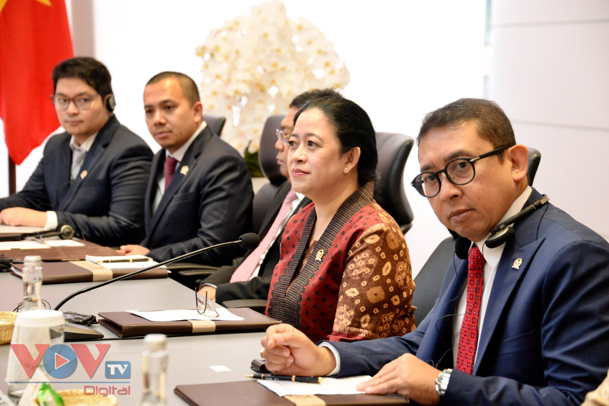 Chủ tịch Quốc hội Vương Đình Huệ hội đàm với Chủ tịch Hạ viện Indonesia Puan Maharani - Ảnh 5.