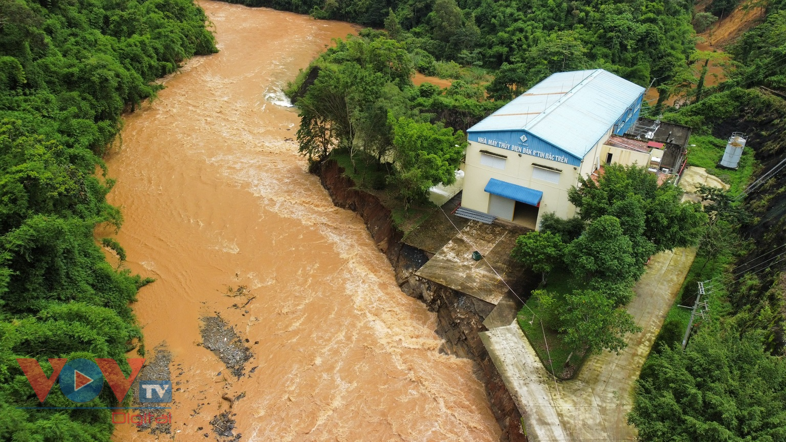 Chùm ảnh: Sụt lún, sạt lở khắp nơi do mưa lớn ở Đắk Nông - Ảnh 10.
