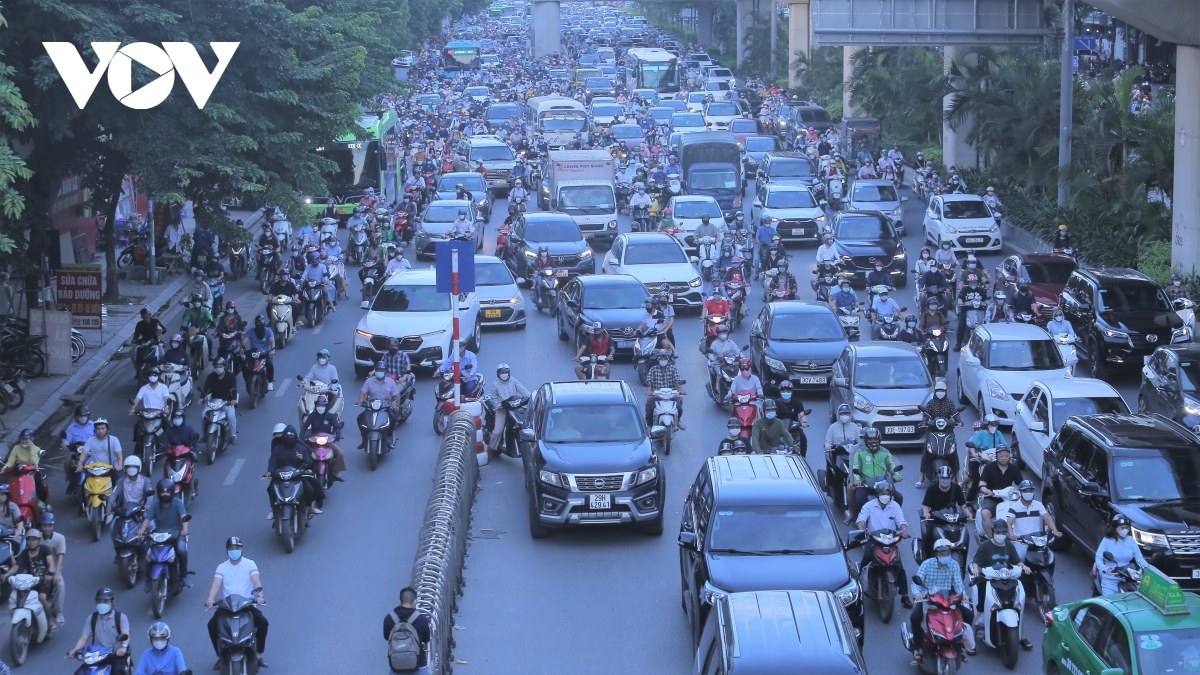 Dải phân cách cứng trên đường Nguyễn Trãi sau 1 năm: Ô tô, xe máy vẫn chung làn - Ảnh 15.