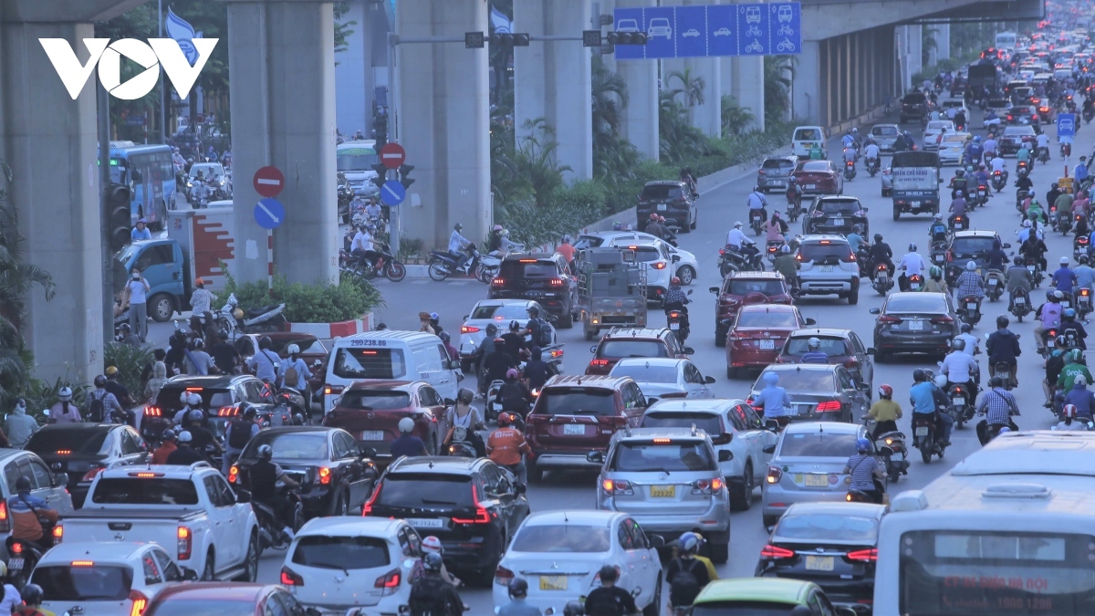 Dải phân cách cứng trên đường Nguyễn Trãi sau 1 năm: Ô tô, xe máy vẫn chung làn - Ảnh 14.
