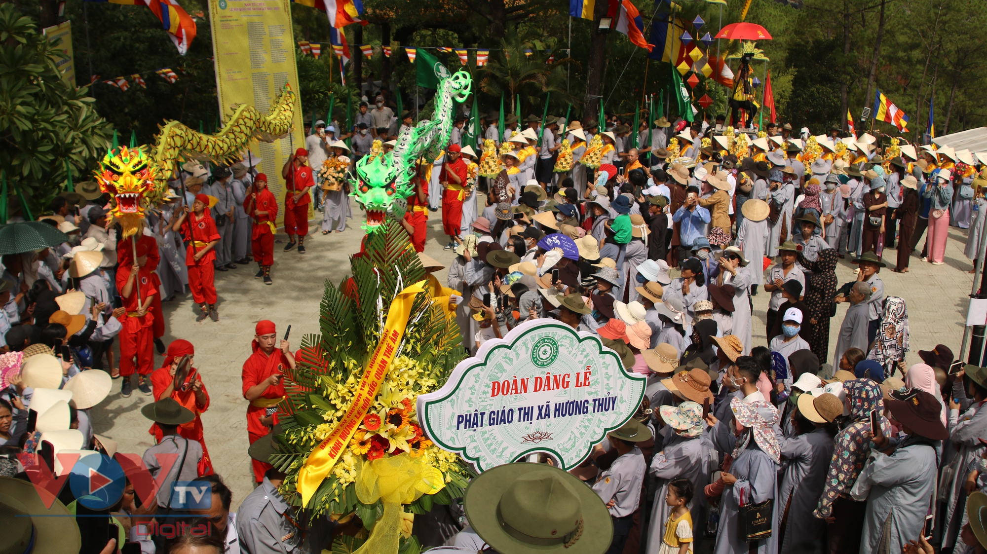 Đông đảo người dân và du khách tham dự Lễ hội Quán Thế Âm núi Tứ Tượng - Ảnh 6.