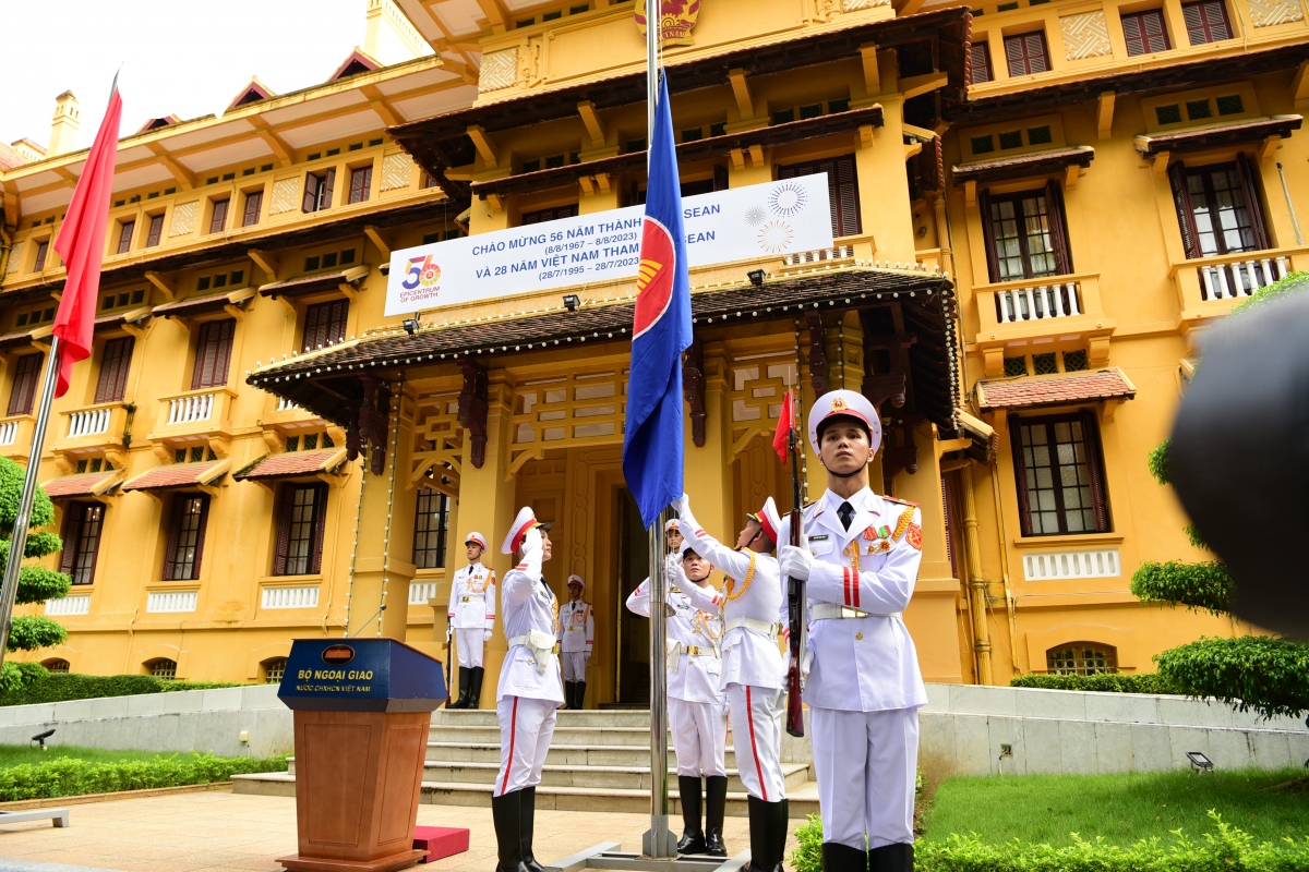 Toàn cảnh lễ thượng cờ kỷ niệm 56 năm ngày thành lập ASEAN - Ảnh 11.