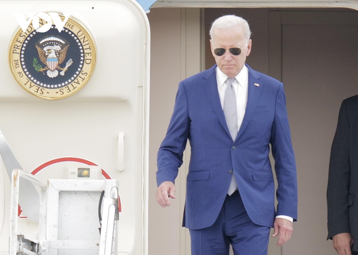 Tổng thống Joe Biden đến sân bay Nội Bài, bắt đầu chuyến thăm cấp Nhà nước Việt Nam - Ảnh 1.