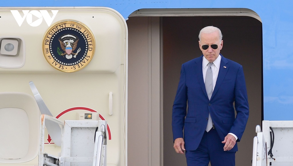 Tổng thống Joe Biden đến sân bay Nội Bài, bắt đầu chuyến thăm cấp Nhà nước Việt Nam - Ảnh 4.