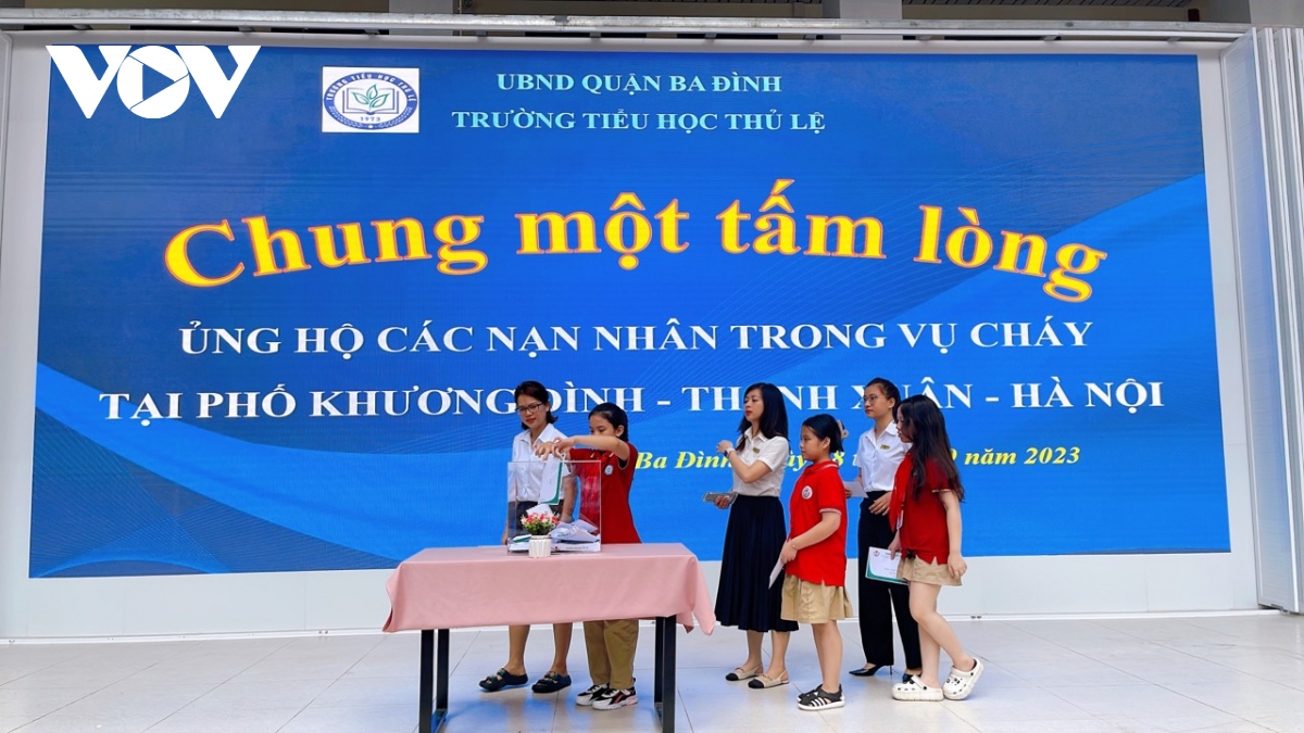 Trường học tại Hà Nội dành 1 phút mặc niệm các nạn nhân trong vụ cháy chung cư mini - Ảnh 9.