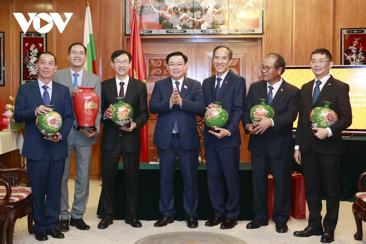 Chủ tịch Quốc hội gặp mặt một số Đại sứ Việt Nam tại các nước châu Âu - Ảnh 2.