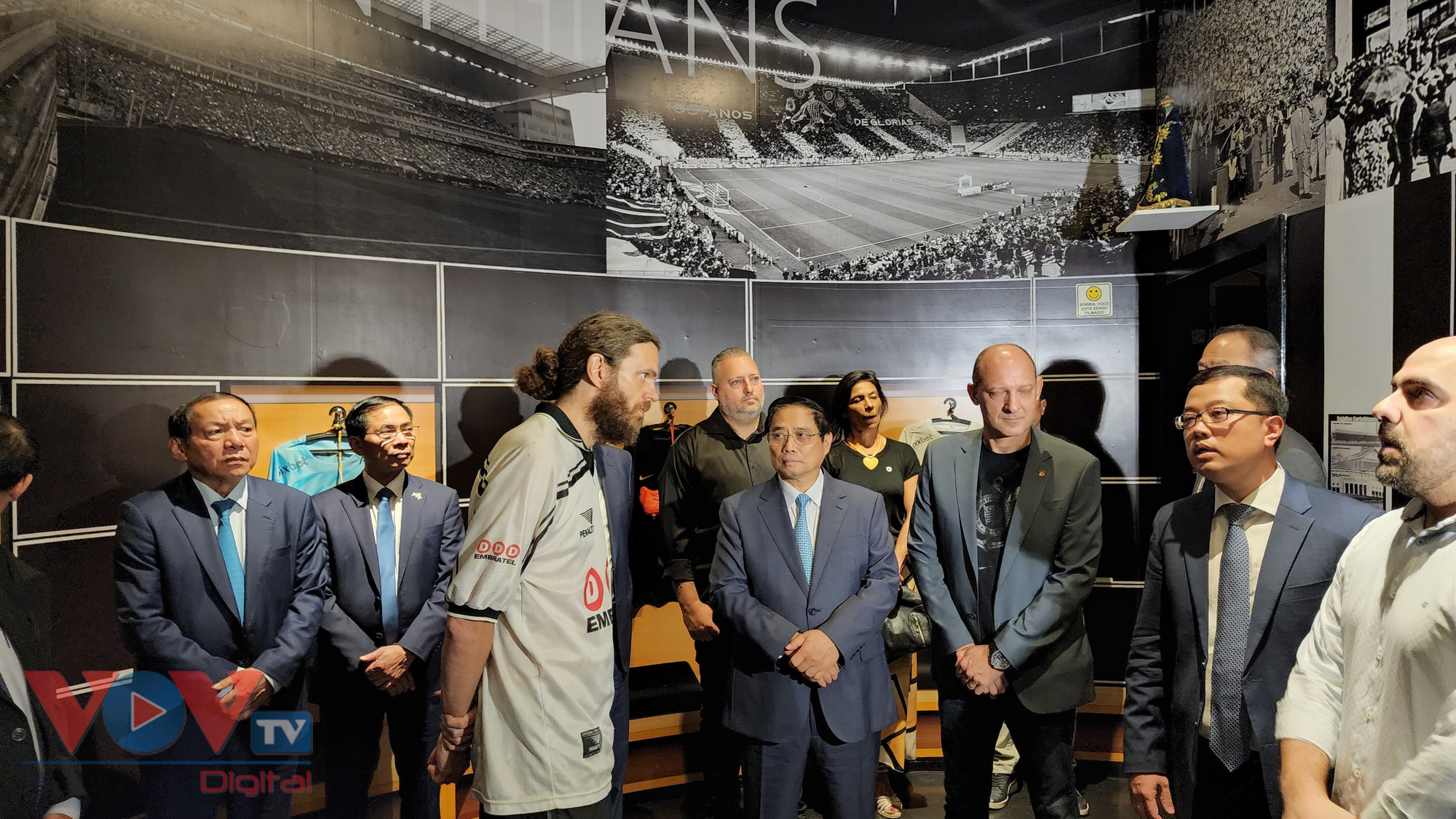 Thủ tướng Phạm Minh Chính thăm Câu lạc bộ bóng đá hàng đầu Brazil - Ảnh 2.