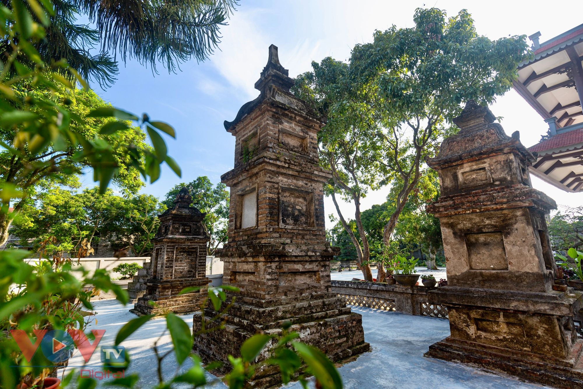 Độc đáo ngôi chùa sở hữu hơn 30 toà tháp ở Hải Dương - Ảnh 2.