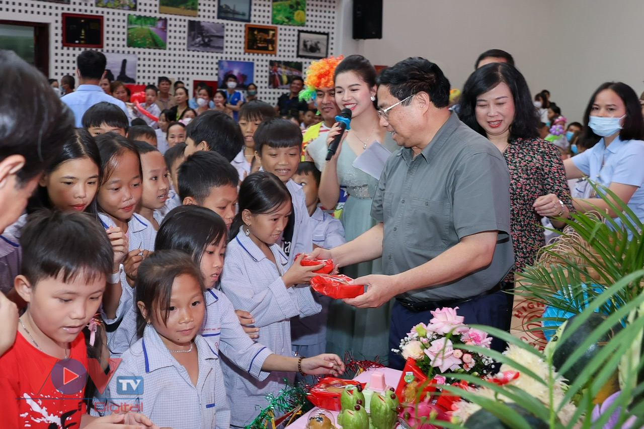 Thủ tướng Phạm Minh Chính dự Chương trình Vui Tết Trung thu - Nụ cười hồng - Ảnh 3.