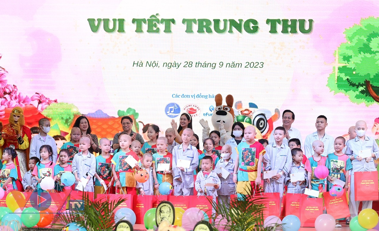 Thủ tướng Phạm Minh Chính dự Chương trình Vui Tết Trung thu - Nụ cười hồng - Ảnh 4.