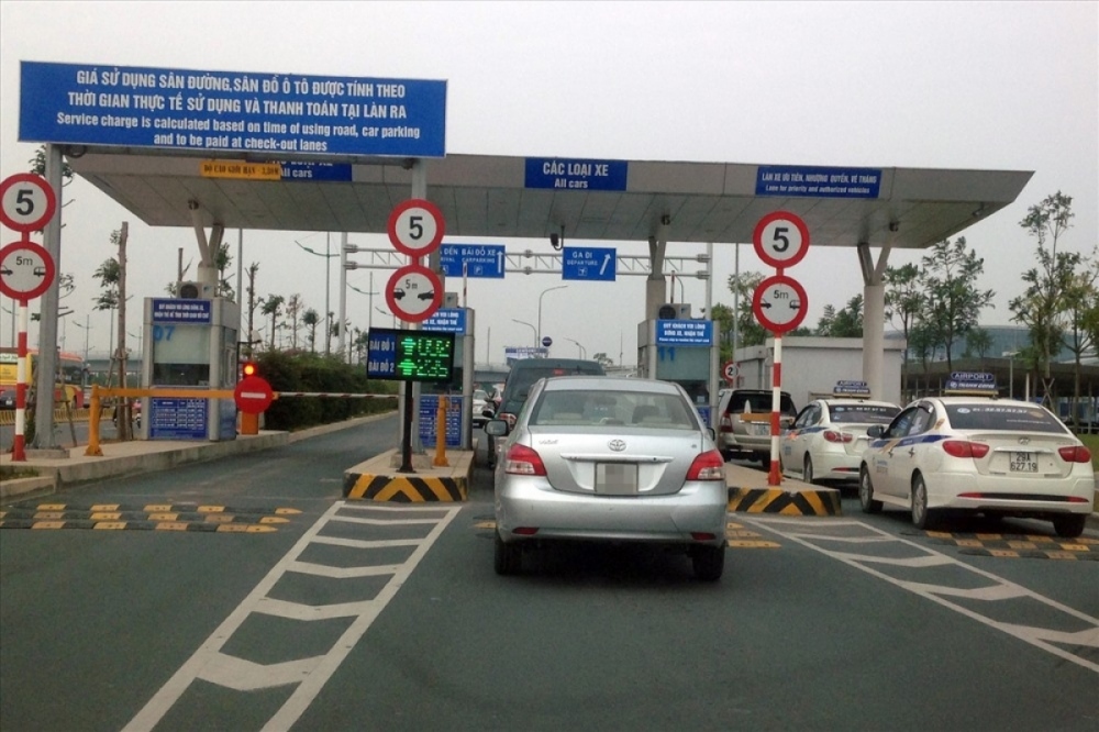 Thí điểm thu phí không dừng ETC tại sân bay Nội Bài, Tân Sơn Nhất trong 6 tháng - Ảnh 2.