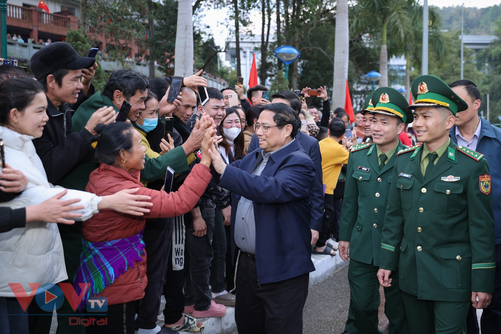 Thủ tướng Phạm Minh Chính thăm Cửa khẩu quốc tế Trà Lĩnh- Ảnh 3.