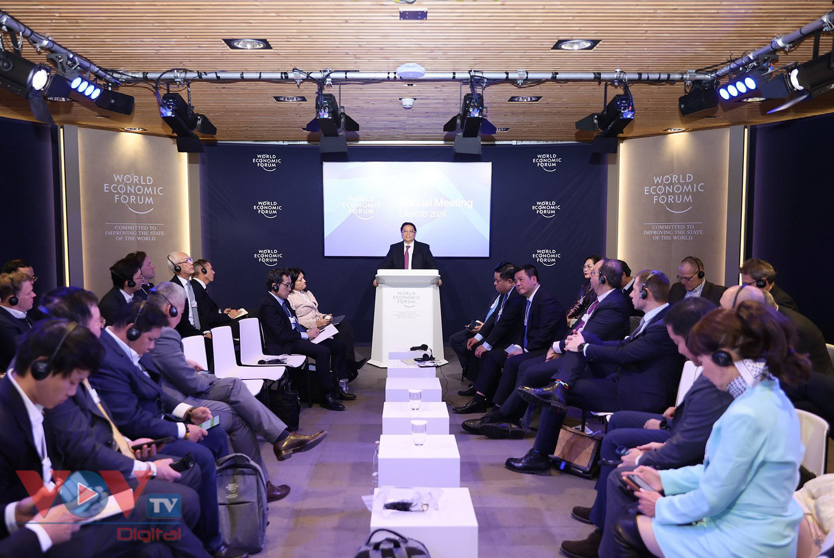 Thủ tướng tham dự và phát biểu tại Đối thoại chiến lược quốc gia Việt Nam và Diễn đàn Kinh tế Thế giới (WEF)- Ảnh 1.