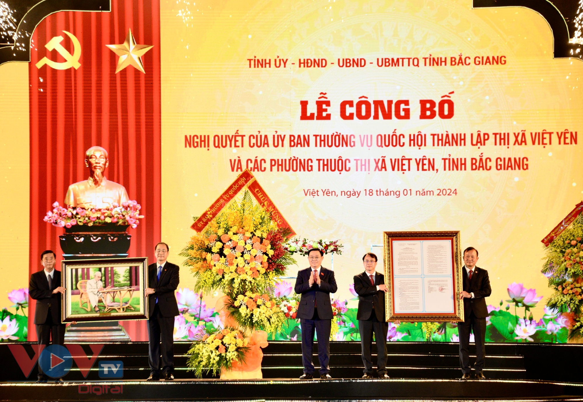Chủ tịch Quốc hội Vương Đình Huệ dự lễ công bố nghị quyết thành lập thị xã Việt Yên, Bắc Giang- Ảnh 2.