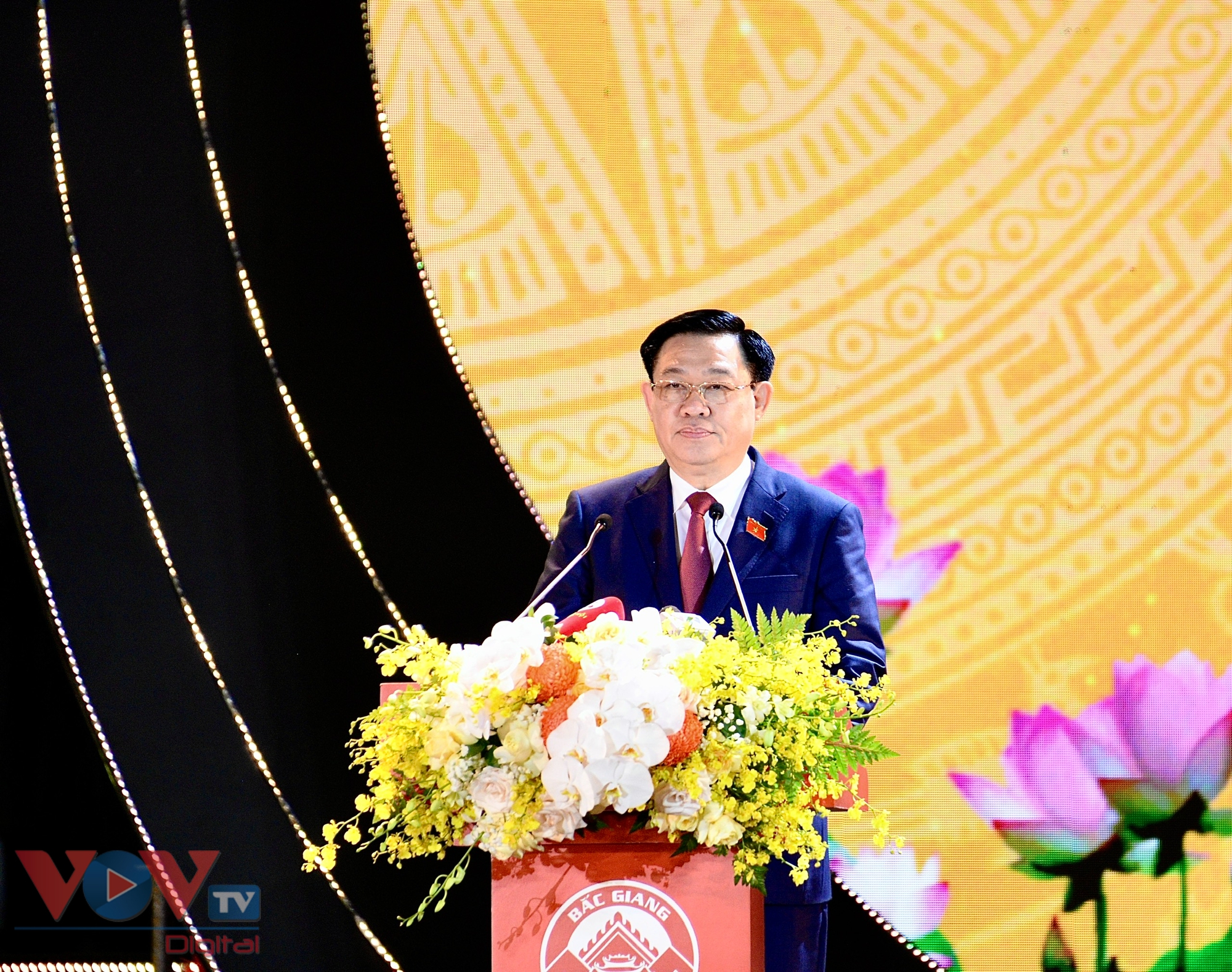 Chủ tịch Quốc hội Vương Đình Huệ dự lễ công bố nghị quyết thành lập thị xã Việt Yên, Bắc Giang- Ảnh 3.