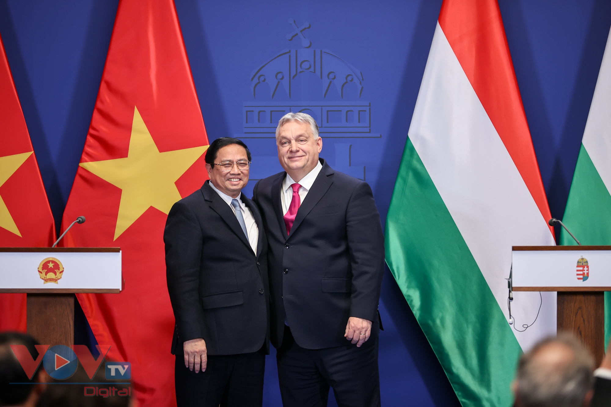 Thủ tướng Việt Nam và Thủ tướng Hungary gặp gỡ báo chí và chứng kiến lễ ký kết các văn kiện hợp tác- Ảnh 4.