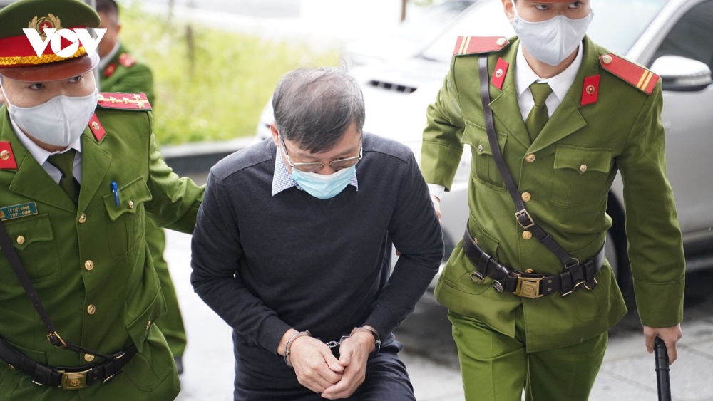 Dẫn giải ông Nguyễn Thanh Long, Chu Ngọc Anh ra tòa vụ Việt Á- Ảnh 10.