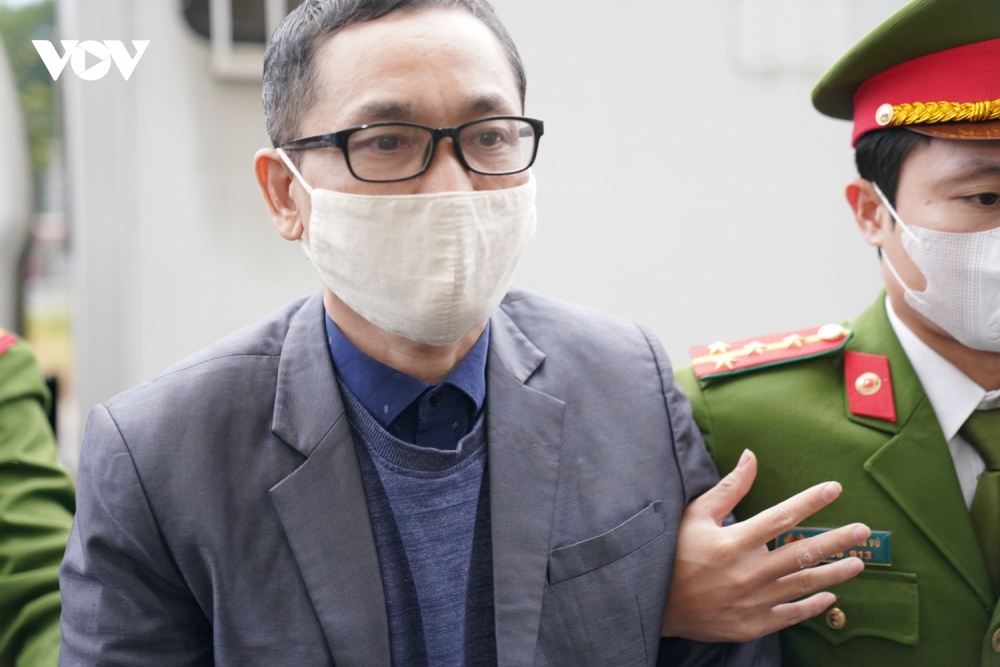 Dẫn giải ông Nguyễn Thanh Long, Chu Ngọc Anh ra tòa vụ Việt Á- Ảnh 8.