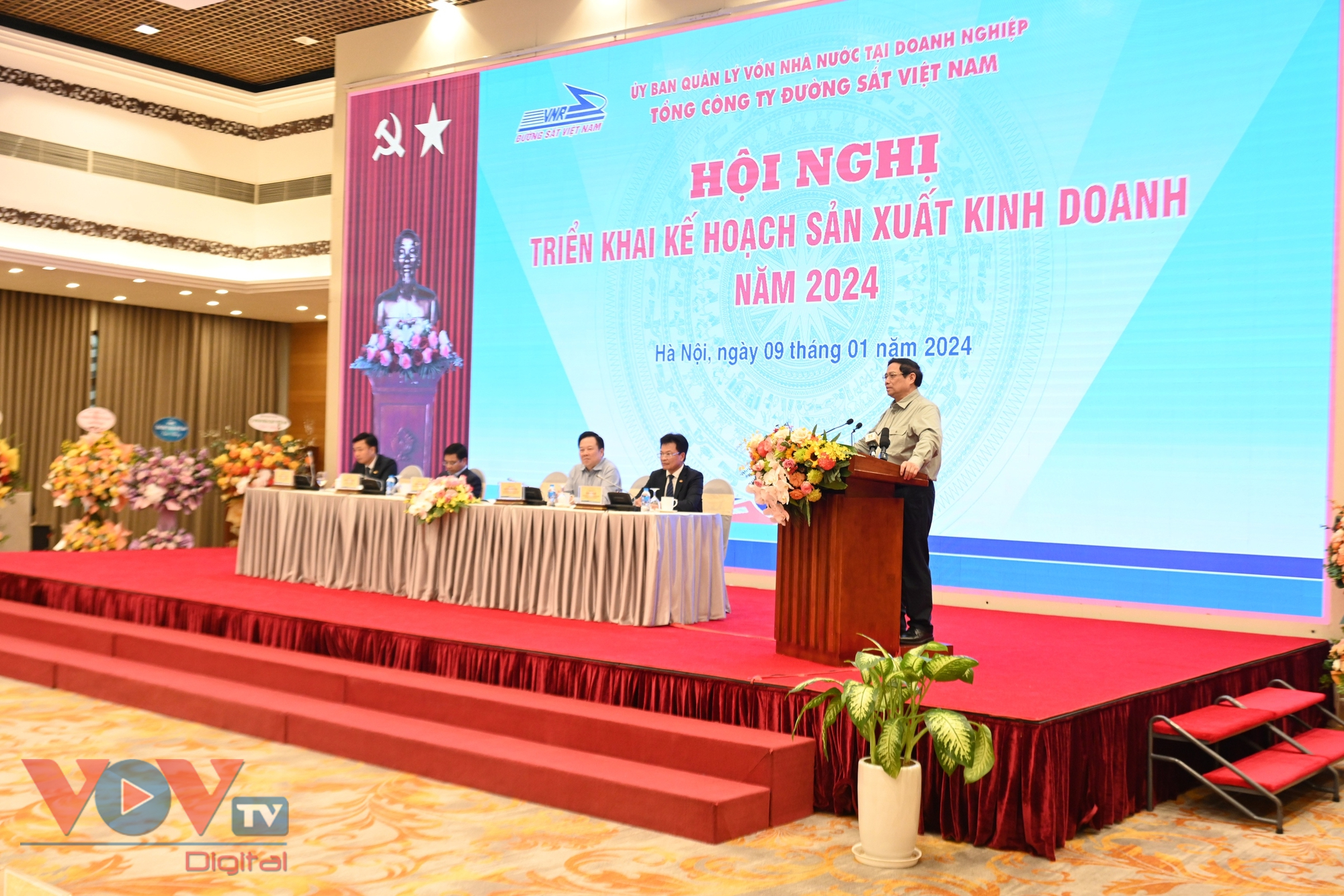 Thủ tướng dự Hội nghị Triển khai kế hoạch sản xuất, kinh doanh năm 2024 của Tổng công ty Đường sắt Việt Nam- Ảnh 1.