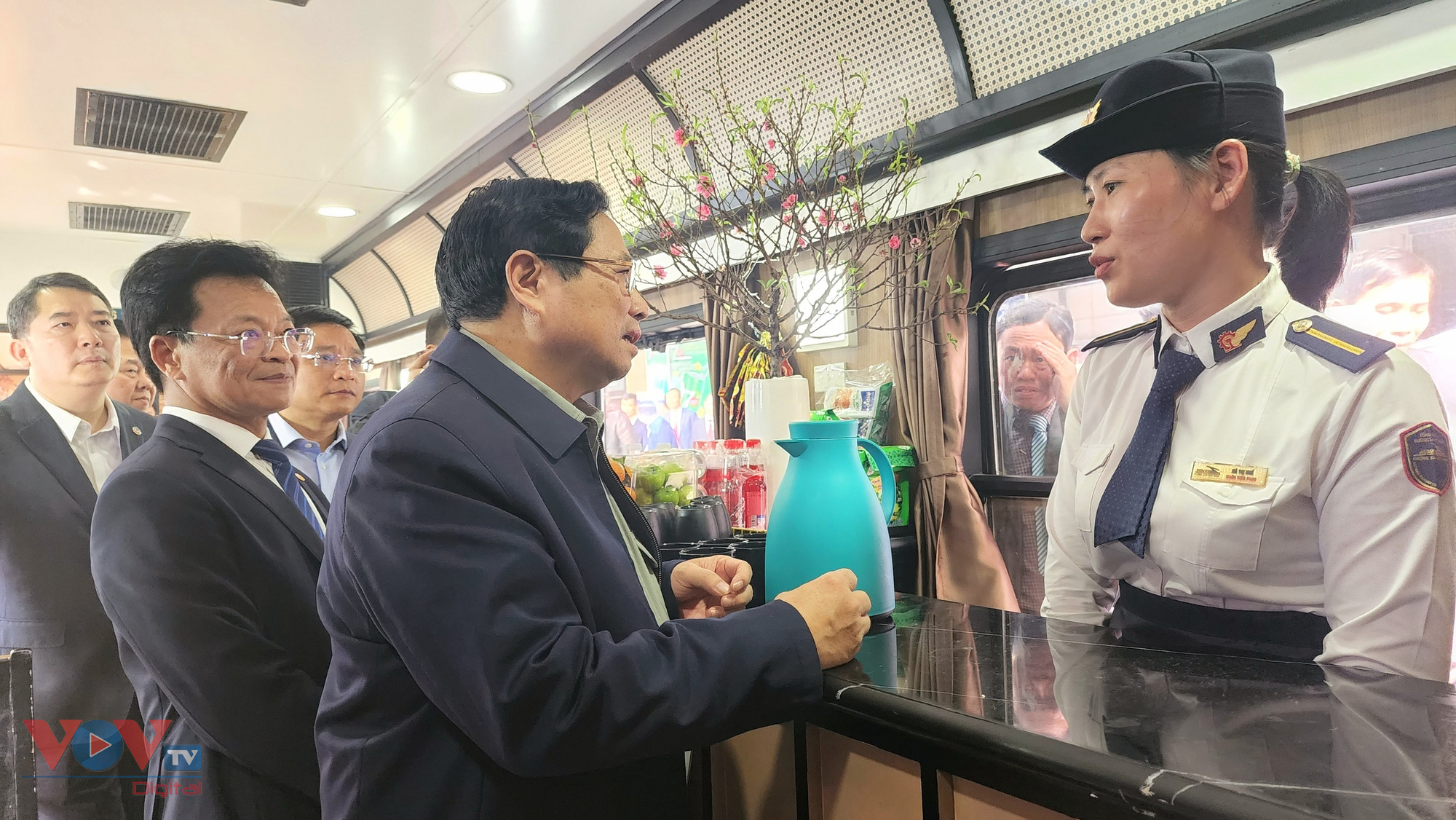 Thủ tướng dự Hội nghị Triển khai kế hoạch sản xuất, kinh doanh năm 2024 của Tổng công ty Đường sắt Việt Nam- Ảnh 6.