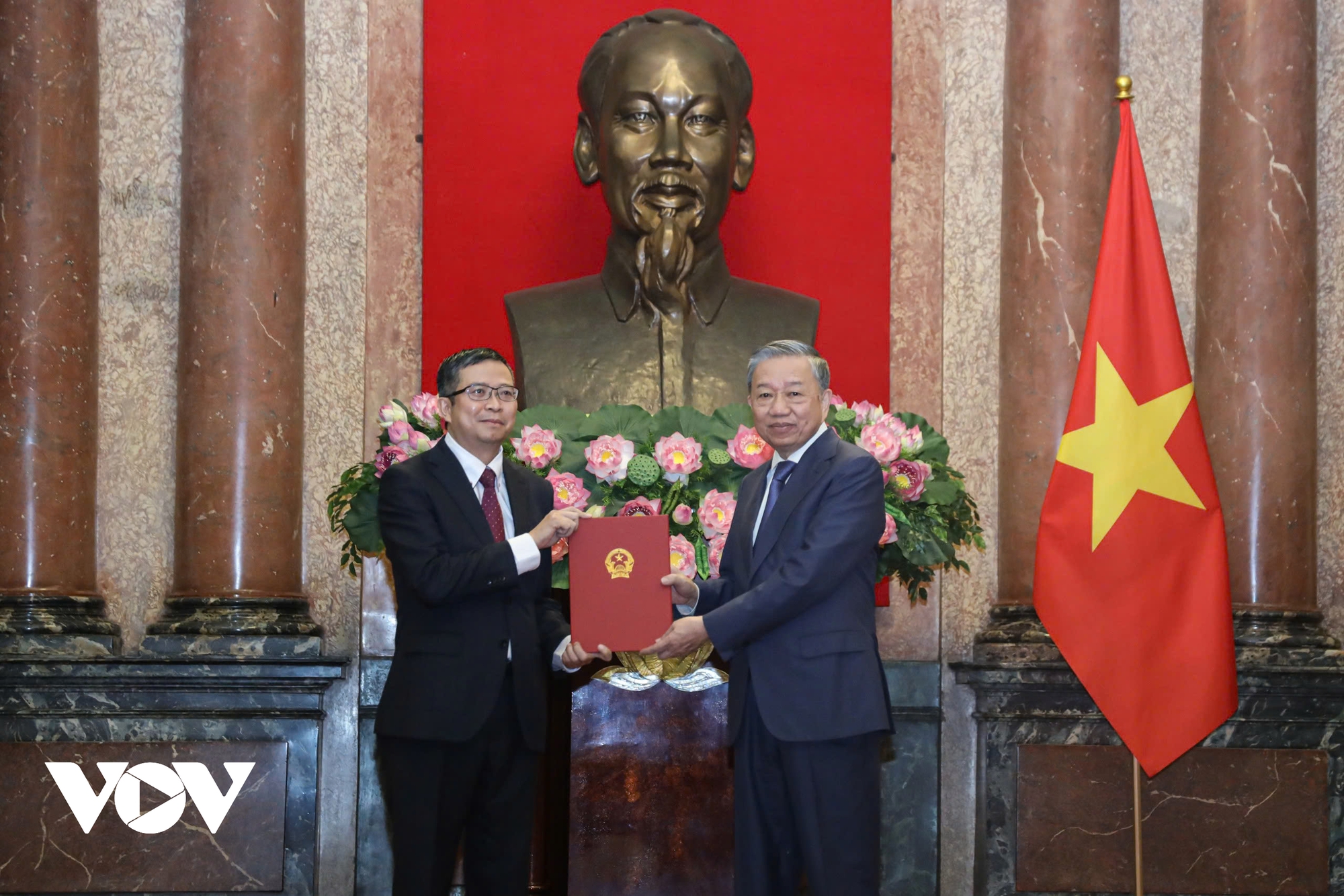 Tổng Bí thư, Chủ tịch nước Tô Lâm trao quyết định bổ nhiệm các Đại sứ Việt Nam tại các nước- Ảnh 3.