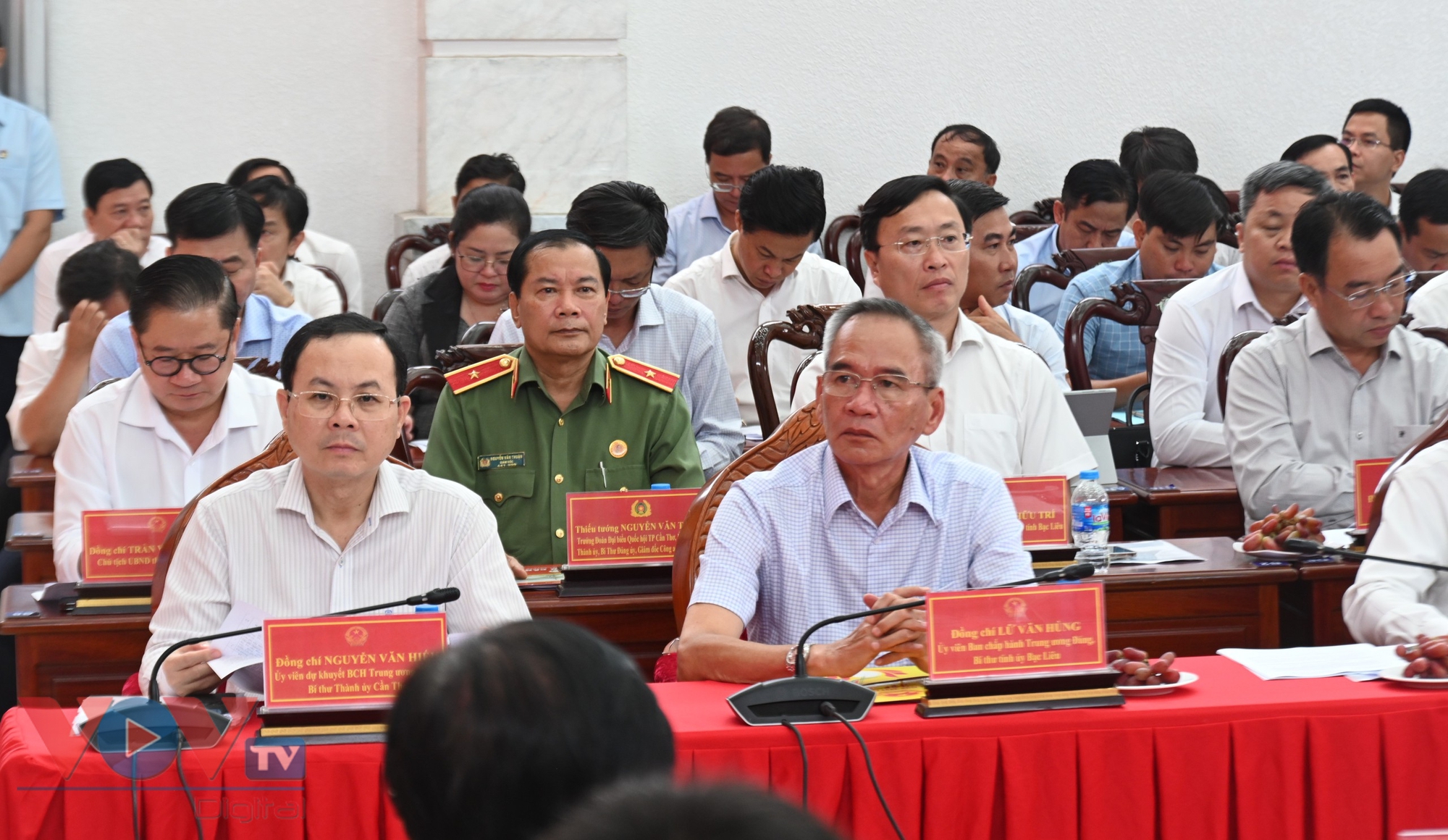 "Từ những cánh đồng lúa bát ngát đã hiện lên những tuyến cao tốc hiện đại mang lại triển vọng phát triển to lớn cho vùng ĐBSCL"- Ảnh 3.