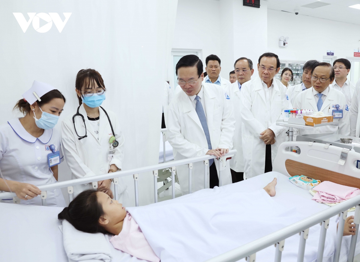 Chủ tịch nước Võ Văn Thưởng thăm Bệnh viện Nhi Đồng 1 TP. HCM- Ảnh 1.