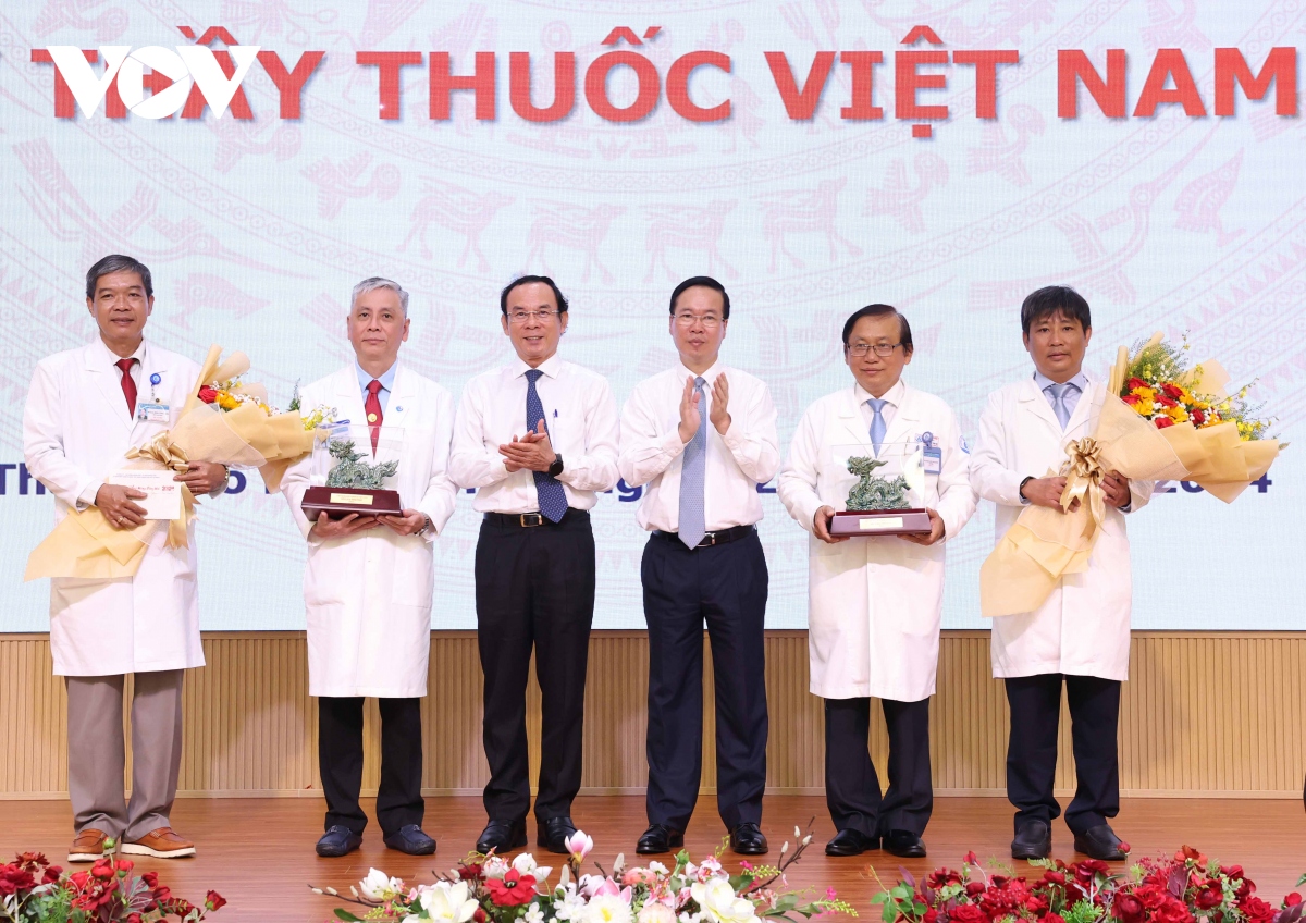 Chủ tịch nước Võ Văn Thưởng thăm Bệnh viện Nhi Đồng 1 TP. HCM- Ảnh 6.