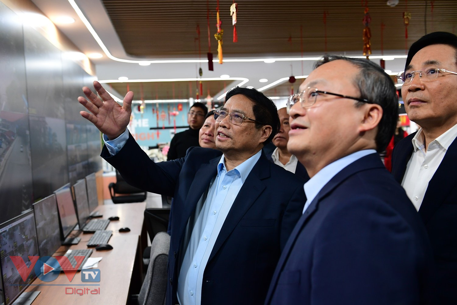 Thủ tướng Phạm Minh Chính thăm, kiểm tra công tác trực, đưa tin dịp Tết tại Đài TNVN  - Ảnh 3.
