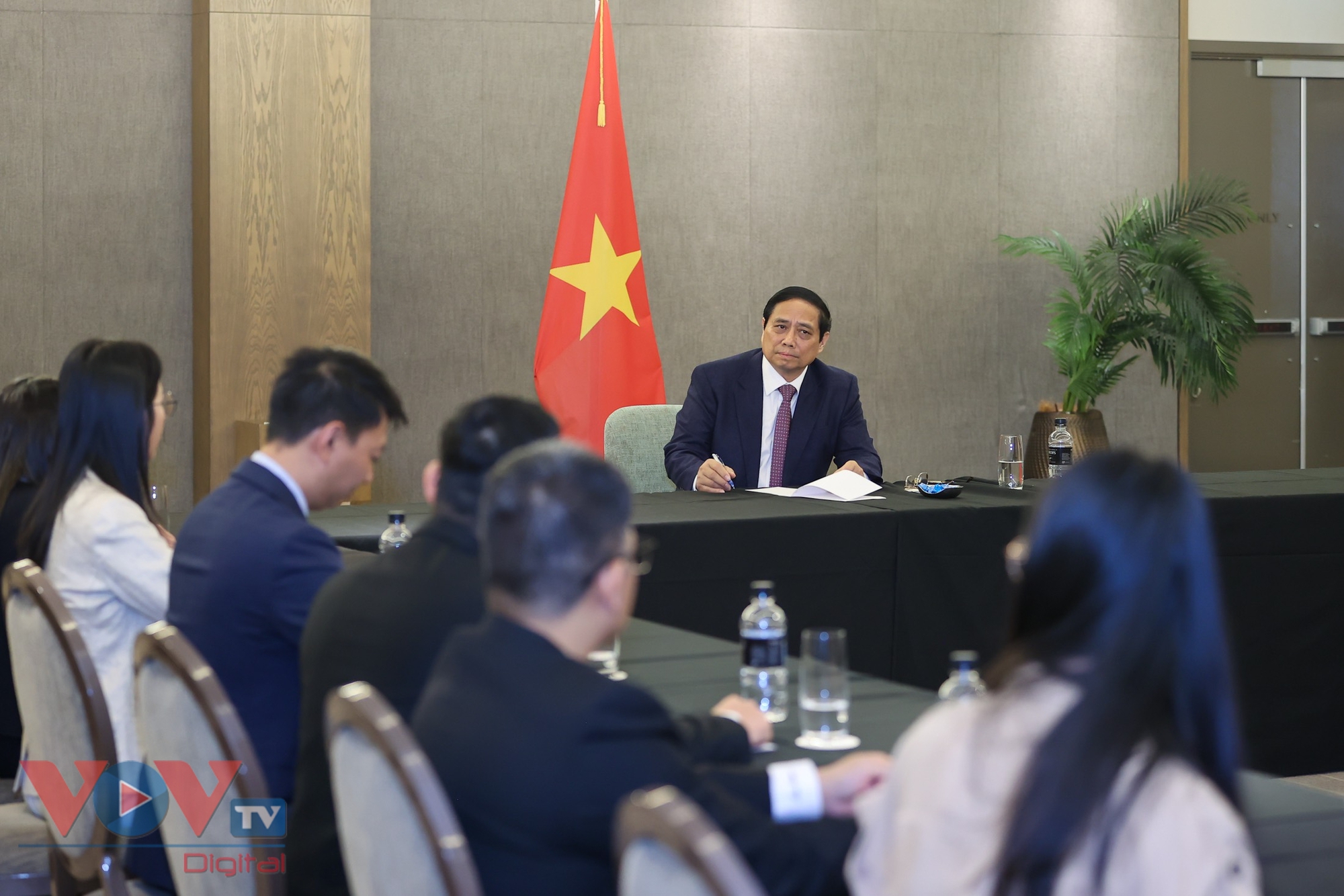 Thủ tướng làm việc với Tổ chức Kết nối mạng lưới trí thức Việt Nam tại New Zealand- Ảnh 1.