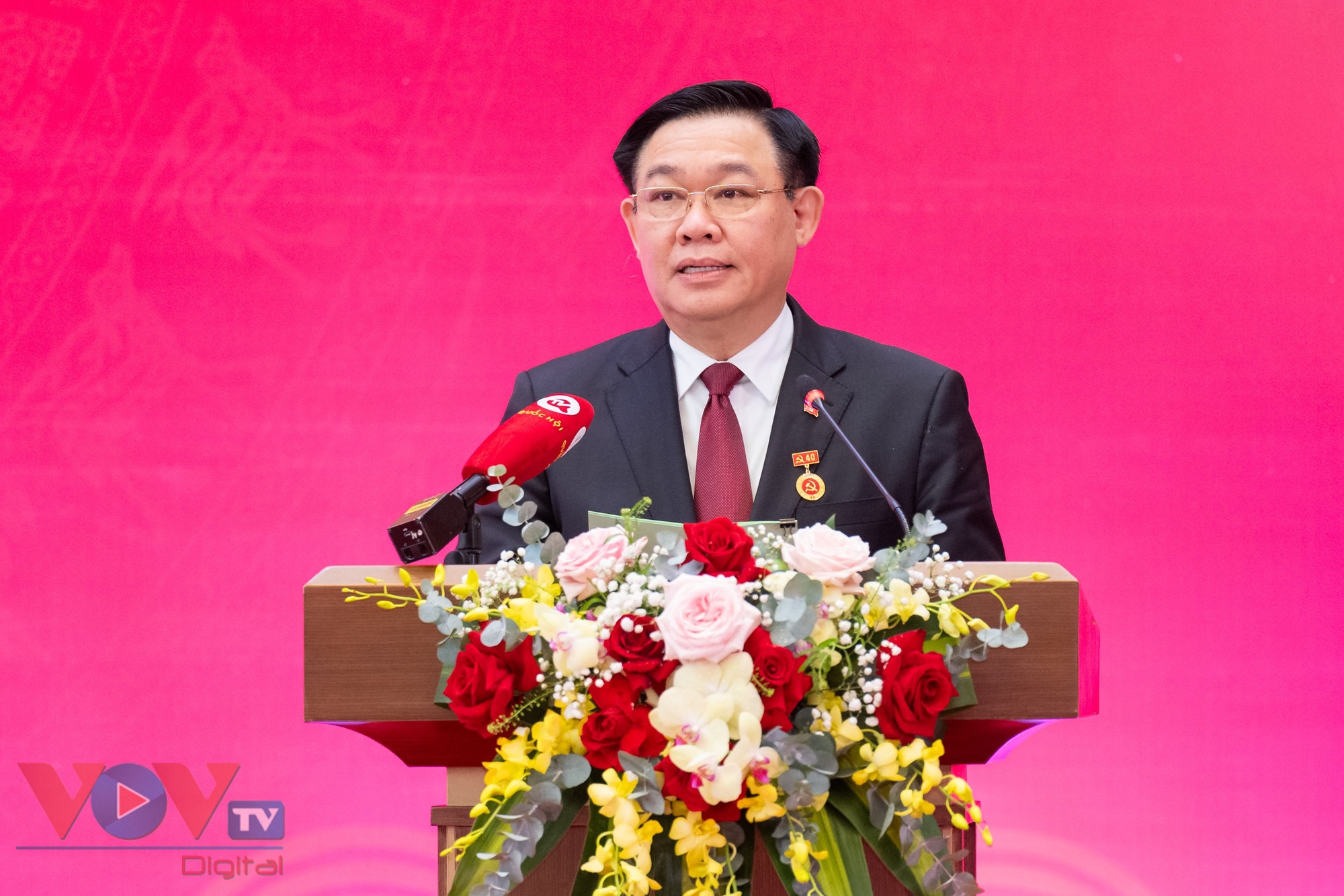 Chủ tịch Quốc hội Vương Đình Huệ nhận Huy hiệu 40 năm tuổi Đảng- Ảnh 4.