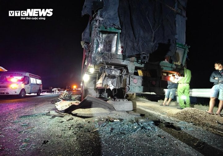 Vụ tai nạn 2 người chết trên cao tốc Cam Lộ- La Sơn: Lỗi của cả 2 tài xế- Ảnh 1.