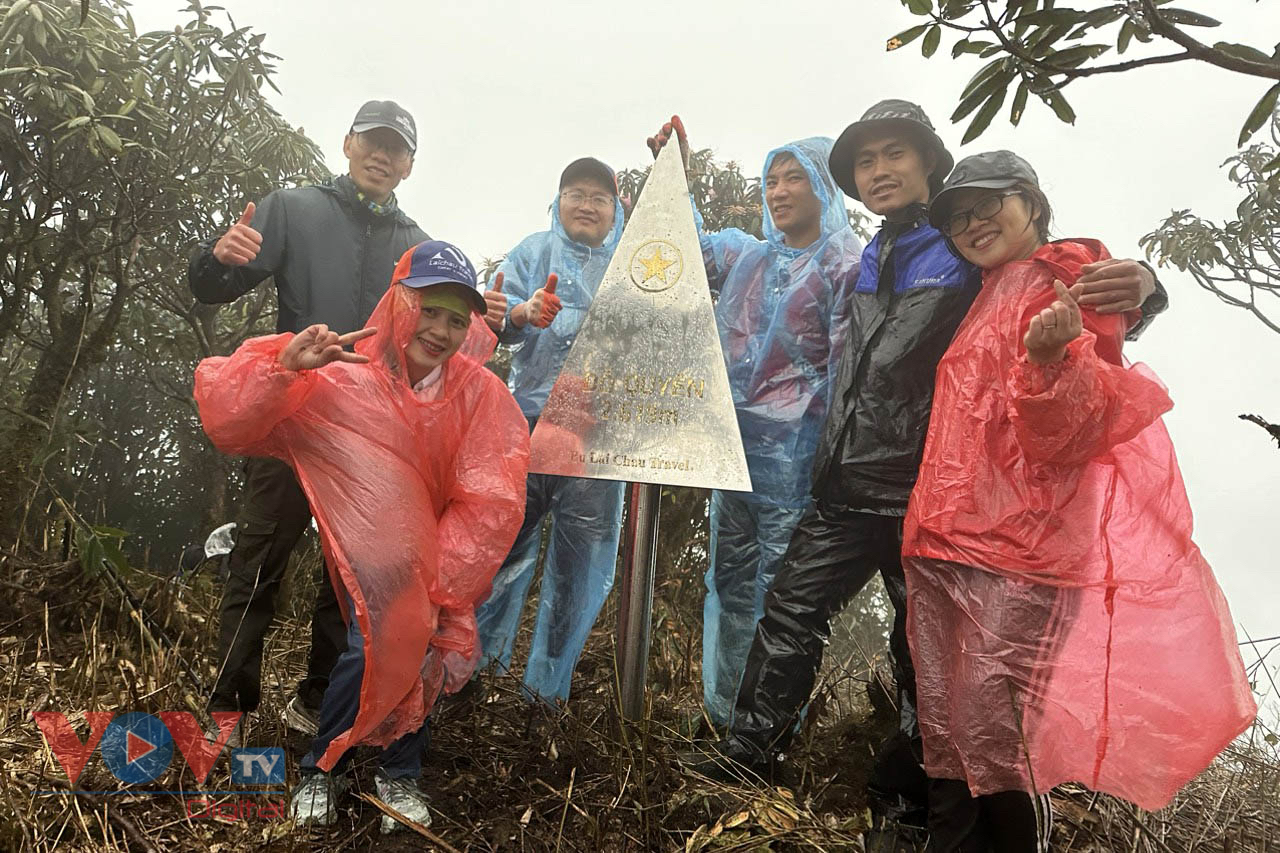 Mê mẩn với rừng hoa Đỗ Quyên trên núi Pu Ta Leng- Ảnh 17.