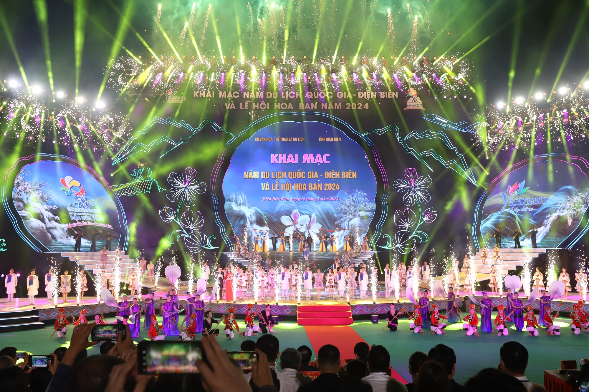 Mãn nhãn với Lễ khai mạc Năm du lịch Quốc gia - Điện Biên và Lễ hội hoa Ban 2024- Ảnh 1.