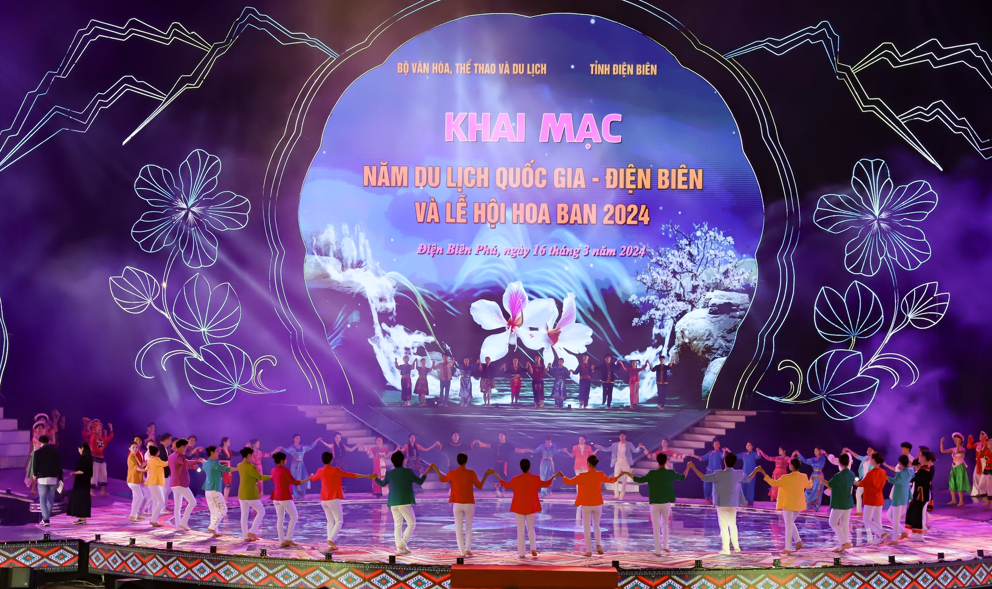 Mãn nhãn với Lễ khai mạc Năm du lịch Quốc gia - Điện Biên và Lễ hội hoa Ban 2024- Ảnh 12.