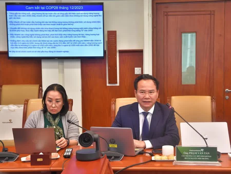 Hội thảo “Xu hướng tín dụng xanh và định hướng cho hoạt động kinh doanh của Vietcombank”- Ảnh 2.