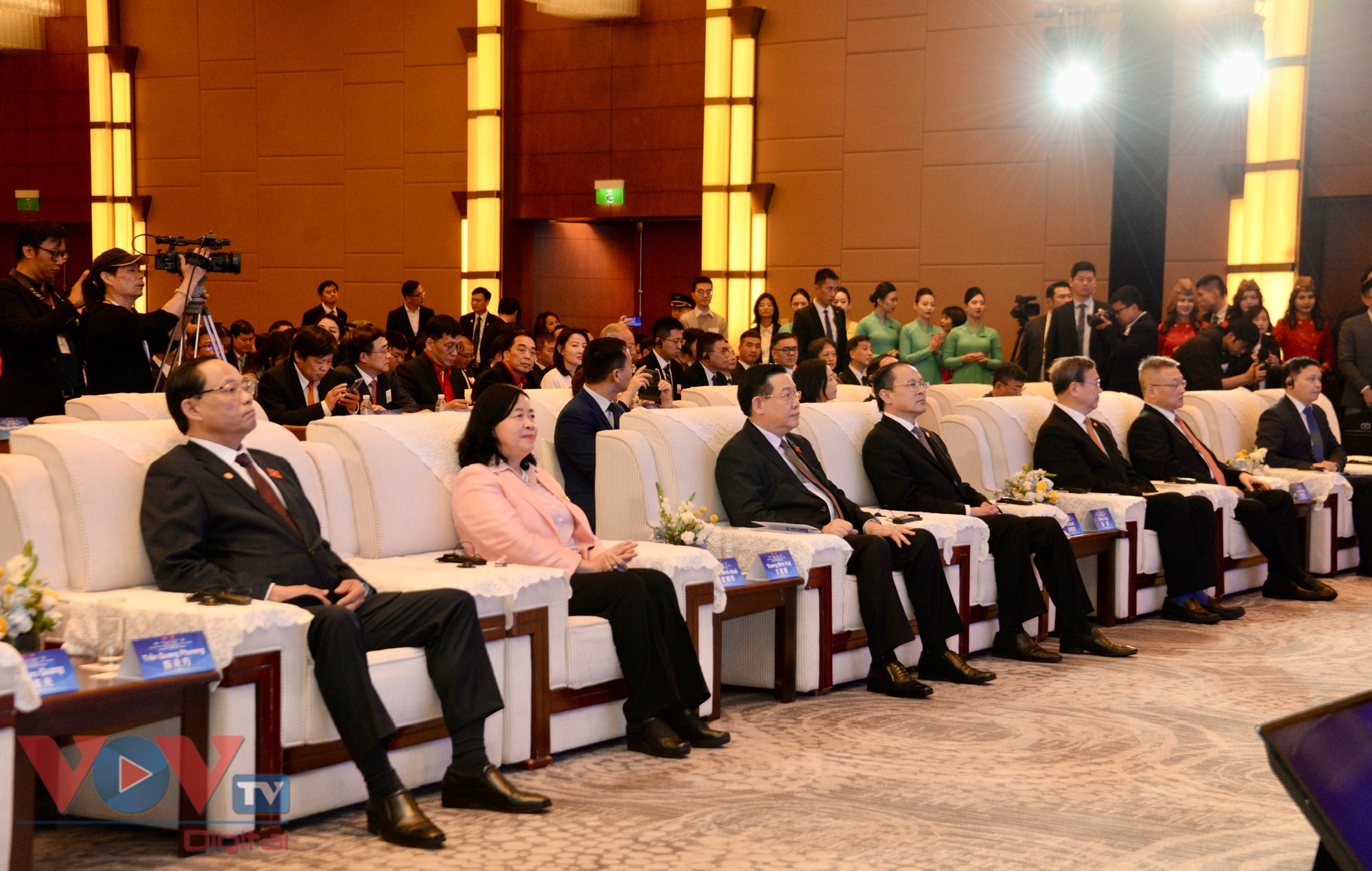 Chủ tịch Quốc hội dự Diễn đàn Chính sách pháp luật về thúc đẩy hợp tác đầu tư và thương mại Việt Nam - Trung Quốc- Ảnh 3.